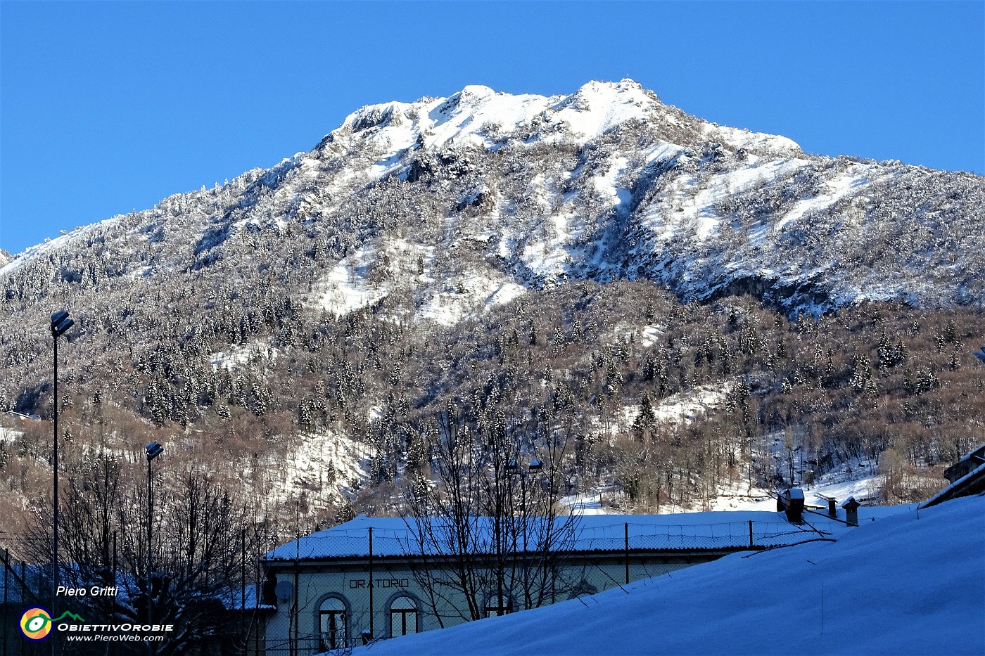 01 Monte Castello visto da Serina.JPG